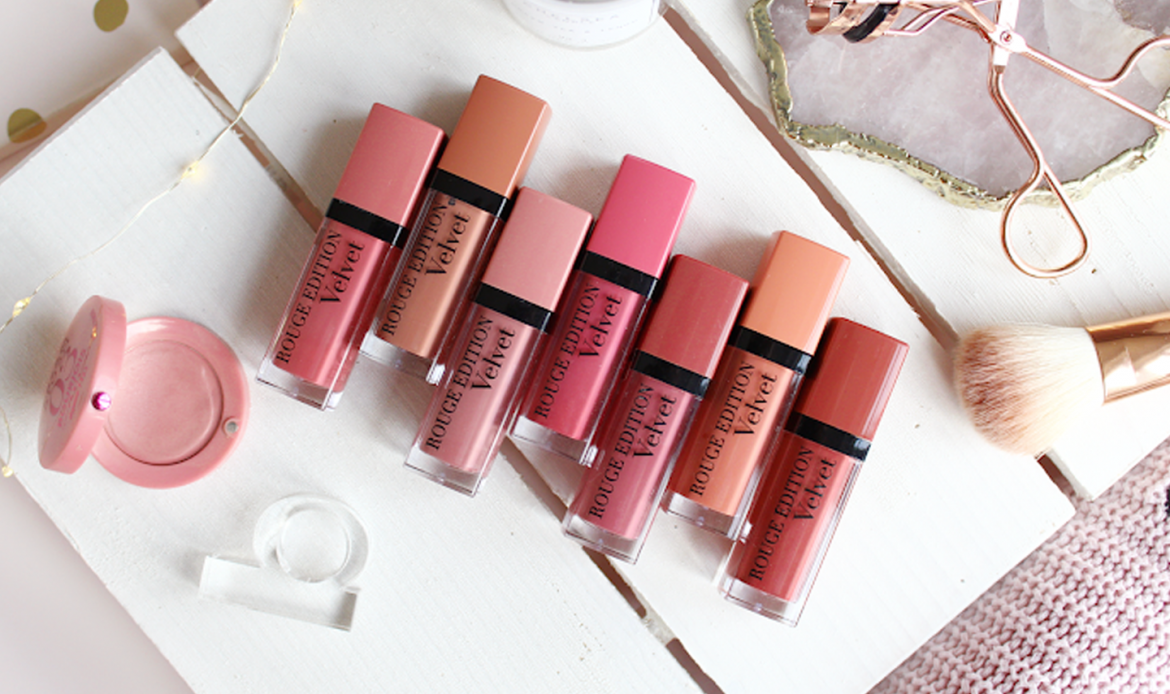 Ingin Bibirmu Terlihat Lebih Cantik? Kenali Enam Jenis Pewarna Bibir Ini!