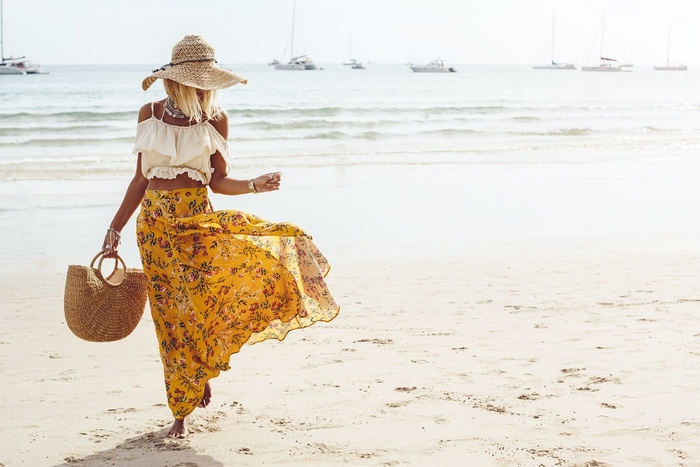 Outfit yang cocok digunakan saat berlibur ke pantai