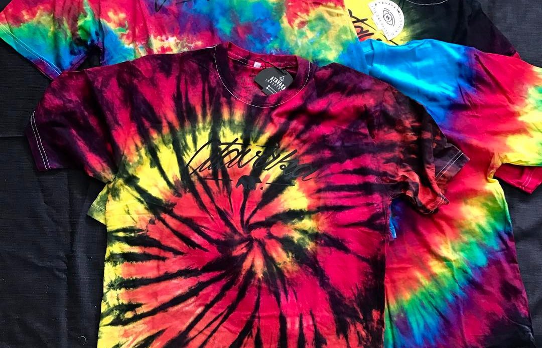 Fashion dengan Desain Bercorak Abstrak Ala Atavaka