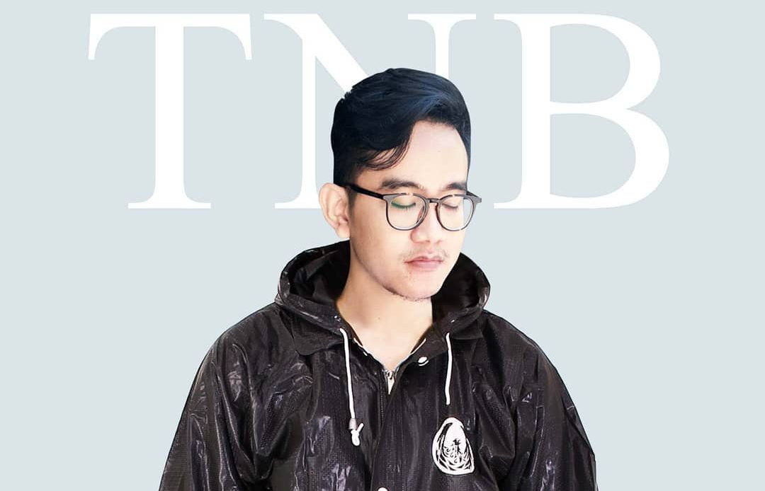 Tugas Negara Bos, Jas Hujan dengan Konsep Nasionalisme