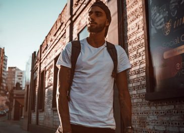 Mix and Match Tampil Keren dengan Kaos Polos Putih