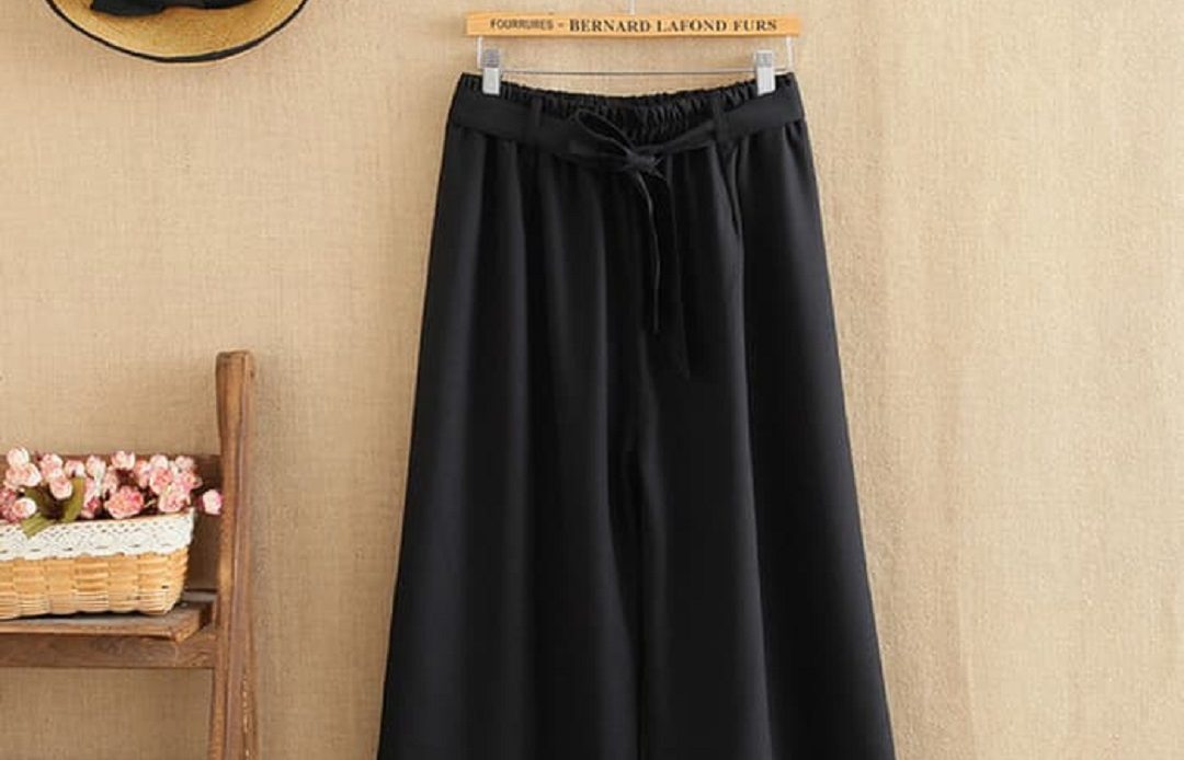 Celana Kulot Dianggap Tua? 5 Tips Mix and Match Ini Tetap Buatmu Terlihat Muda