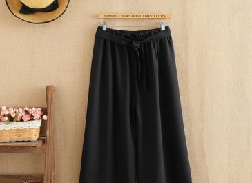 Celana Kulot Dianggap Tua? 5 Tips Mix and Match Ini Tetap Buatmu Terlihat Muda