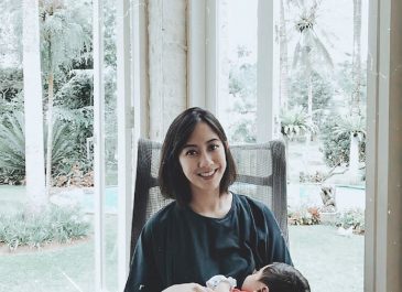 Menyusui Tanpa Ribet dengan Manderuna