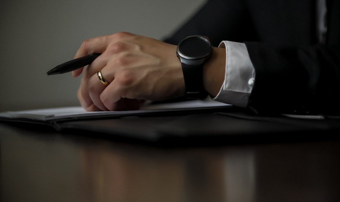 Tiga Hal yang Harus Kamu Pertimbangkan Sebelum Membeli Cincin Pria