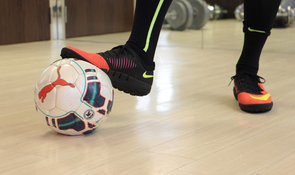Suka Bermain Futsal? Ini Dia Tips dalam Memilih Sepatu Futsal