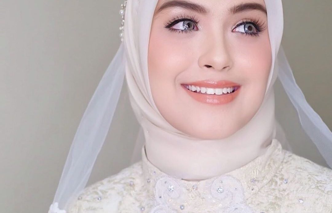 10 Fashion Vebby Palwinta yang Bisa Kamu Tiru Saat Idul Adha