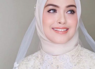 10 Fashion Vebby Palwinta yang Bisa Kamu Tiru Saat Idul Adha