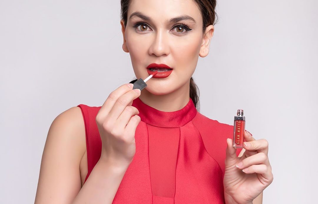 Anggap Semua Wanita Cantik, Luna Maya Luncurkan Produk Kosmetik
