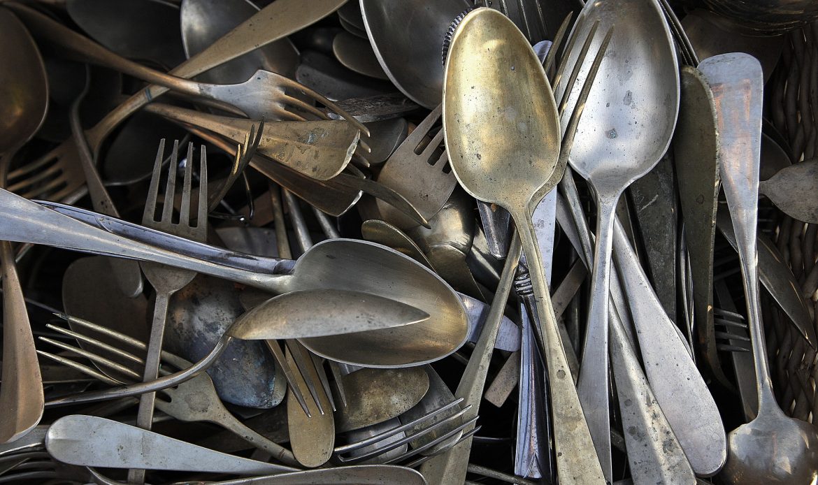 Perabot Berbahan Logammu Berkarat? Gunakan Beberapa Cara Ini untuk Membersihkannya