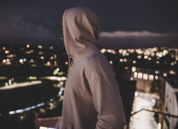 Mengenal Jenis Bahan-Bahan Hoodie Sebelum Membelinya