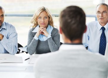 4 Tips Cara Berpakaian Untuk Pria Saat Menghadapi Interview Kerja