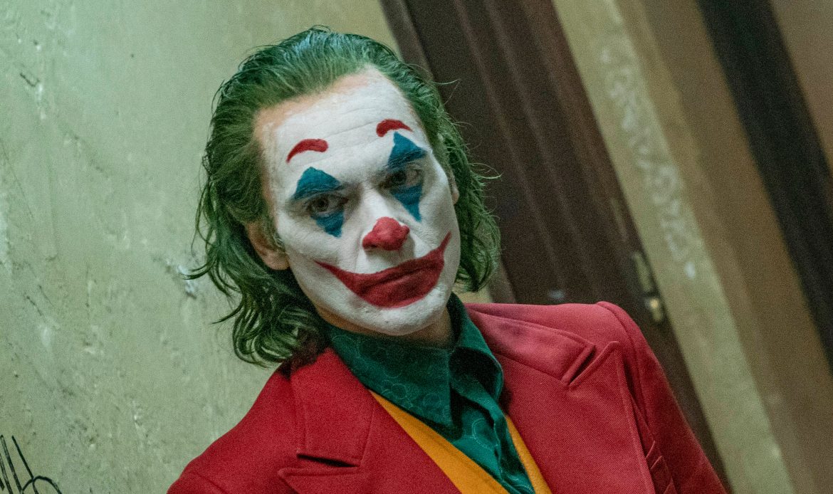 Review Film Joker, Kesengsaraan Kehidupan Si Musuh Batman
