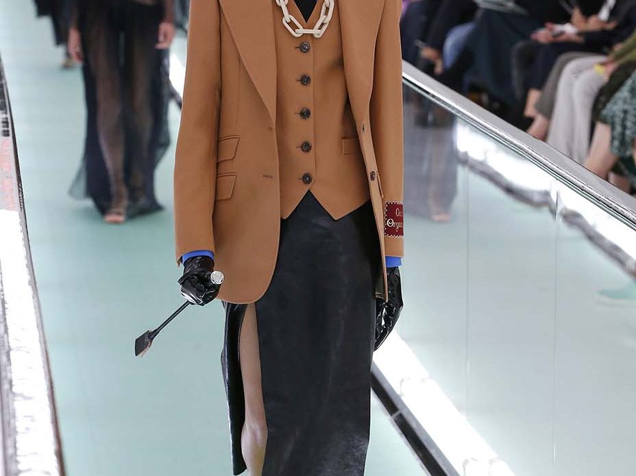 Luncurkan Produk Gelang Kaki Mirip Kantong Peluru, Gucci Tuai Kecaman Warganet