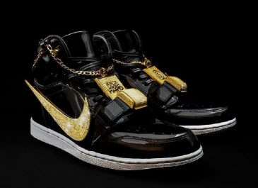 Nike Air Jordan, Sepatu Berlapis Emas Kombinasi Never Too Lavish dan Gold.inc