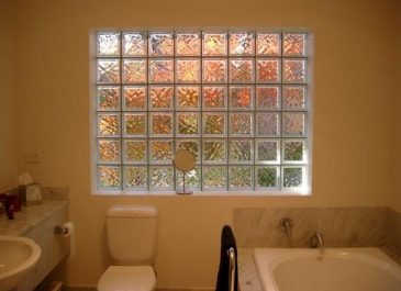 Mengenal Glass Block, Menciptakan Hunian yang Terang Tanpa Lampu