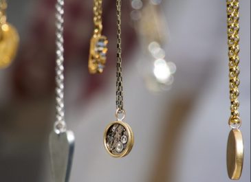 Creative Tips Memilih Perhiasan Sesuai Warna Kulitmu