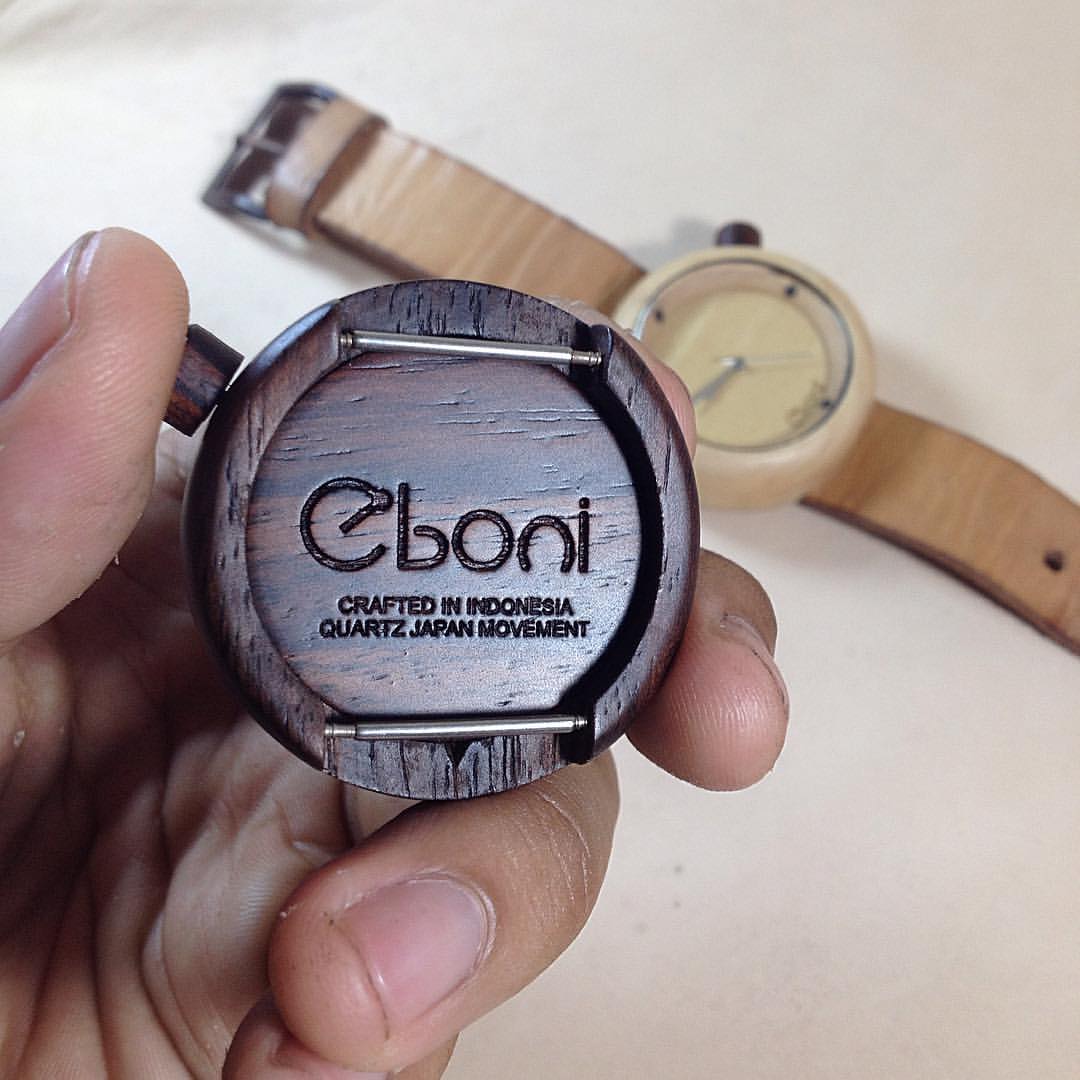 jam tangan kayu