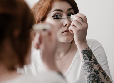 5 Maskara Lokal Terbaik Tahun 2019 Ini Wajib Ada di Tempat Makeupmu