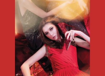 OOTD Tampil Serba Merah yang Membuat Tampilanmu Elegan Saat Hari Natal