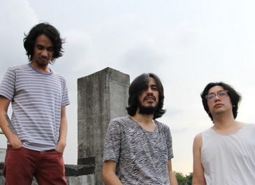 Dikejar Setan, Lagu Baru Kelompok Penerbang Roket Kenang Masa Kecil