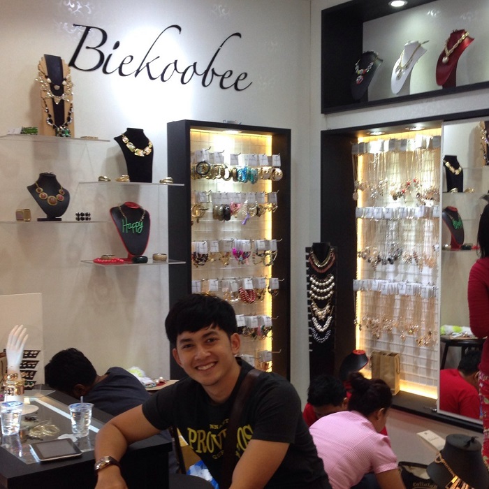 bisnis artis