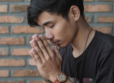 Mengolah Limbah Papan Skateboard Menjadi Aksesoris yang Eksotis