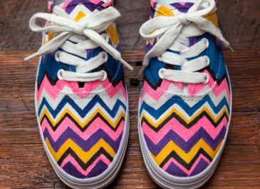 Creative Tips Mewarnai Sepatu Jadi Keren Saat Berdiam Diri di Rumah