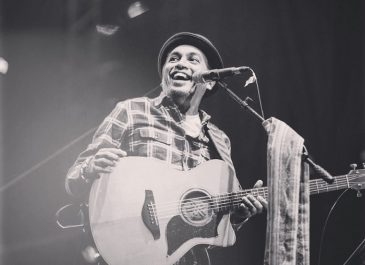 Mengenang Karya dengan Mendengarkan 10 Lagu Terbaik Glenn Fredly