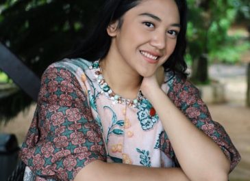 OOTD Ala Putri Tanjung yang Bisa Jadi Inspirasimu Saat WFH