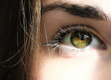 Creative Tips Cara Melebatkan Alis dan Bulu Mata Secara Alami