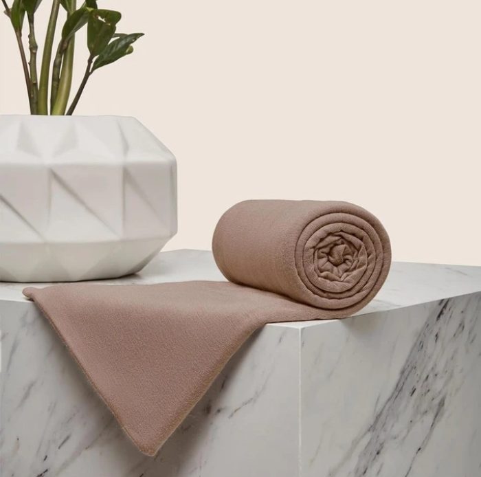 Mengenal Bahan Wolfis, Kain yang Populer Jadi Bahan Pakaian Muslimah