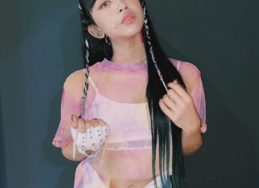 Mengenal Dita Karang ‘Secret Number’ dan OOTD Gaya Berpakaiannya