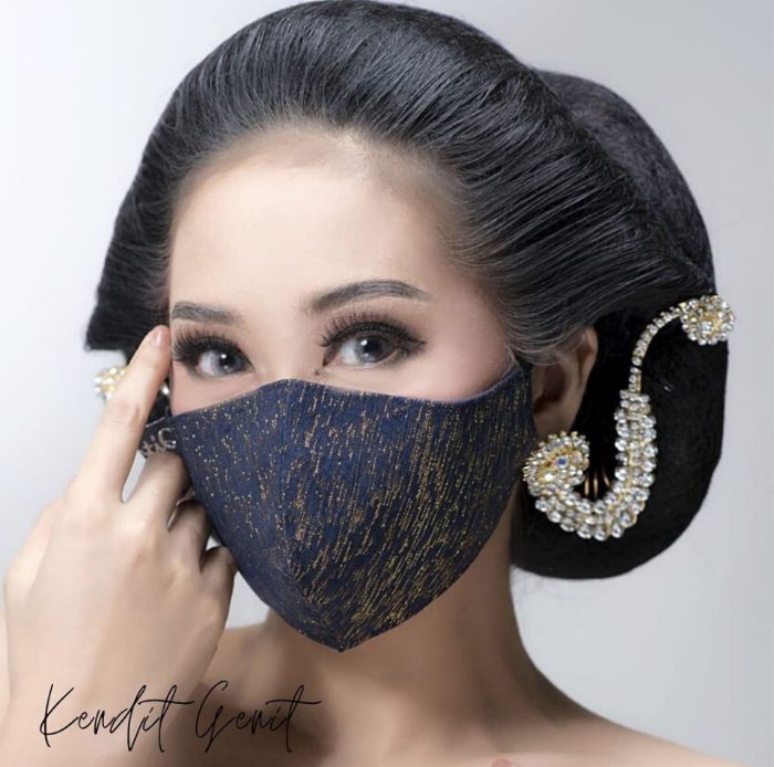 Desainer Astuti Arindra Ciptakan Masker Kain yang Nyaman & Fashionable