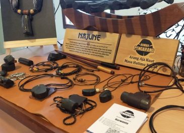 Rumah Pengarang, Tempat Narwanto Menyulap Arang Menjadi Perhiasan