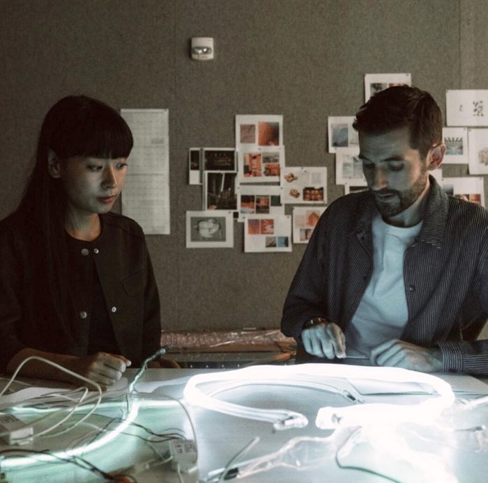 Pasangan Desainer Ini Ubah Limbah Plastik Jadi Furniture yang Menarik