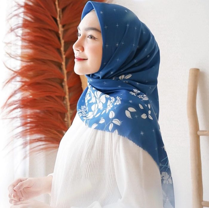 5 Warna Jilbab yang Cocok Digunakan Oleh Hijabers Pemula