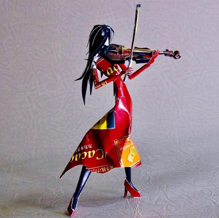 Seniman Asal Jepang Ini Sulap Limbah Bungkus Makanan Jadi Karya Seni