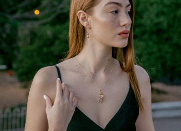 Creative Tips Memilih Kalung Berdasarkan Bentuk Garis Leher Pakaian