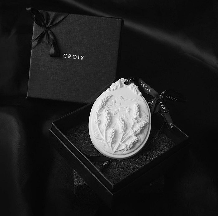 Croix X Papermark Luncurkan Produk Hadiah Natal yang Mewah & Glamor