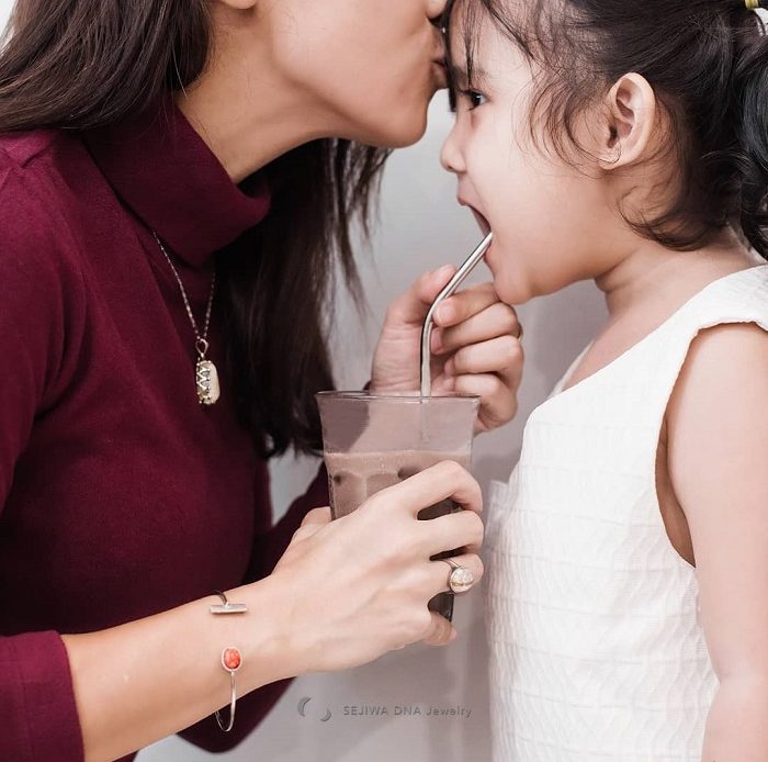 Mengabadikan DNA ASI Ibu-Anak dalam Perhiasan Berlabel Sejiwa