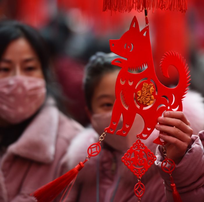 Menilik Penyebab Keterkaitan Warna Merah dengan Perayaan Imlek