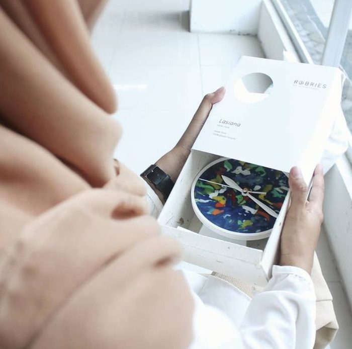 Mengelola Sampah Plastik Jadi Uang Ala Brand Furnitur Lokal Robries