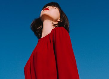 5 Rekomendasi Warna Baju Ini Buat Tampilan Kamu Jadi Lebih Langsing