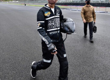 Menilik Outfit Riding Kece dari Brand Lokal Ala Jokowi di Sirkuit Mandalika