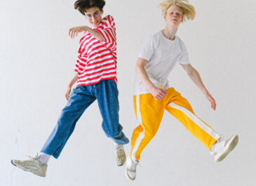 4 Warna Outfit Ini Diprediksi Akan Jadi Tren di Tahun 2022 Nanti!