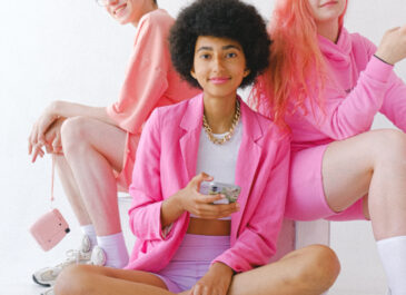 Warna Cerah & Motif Kotak-Kotak Diprediksi Akan Jadi Tren Fashion 2022