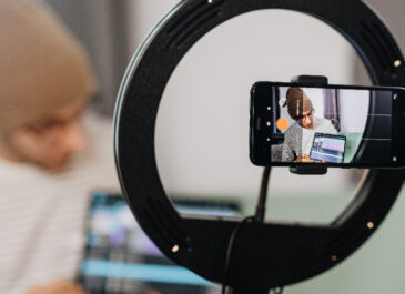 Ingin Jadi Content Creator? 5 Peralatan Dasar Ini Wajib Kamu Miliki!