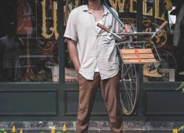 Tak Harus Pakai Sportwear, Intip OOTD Vincent Rompies Saat Bersepeda